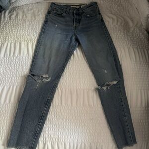 Levi’s wedgie size 25